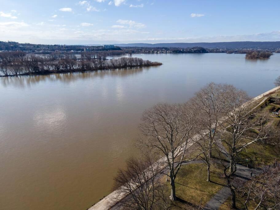 Flats On Front - Riverfront Gem Fast Wi-Fi 3F Harrisburg Exterior photo